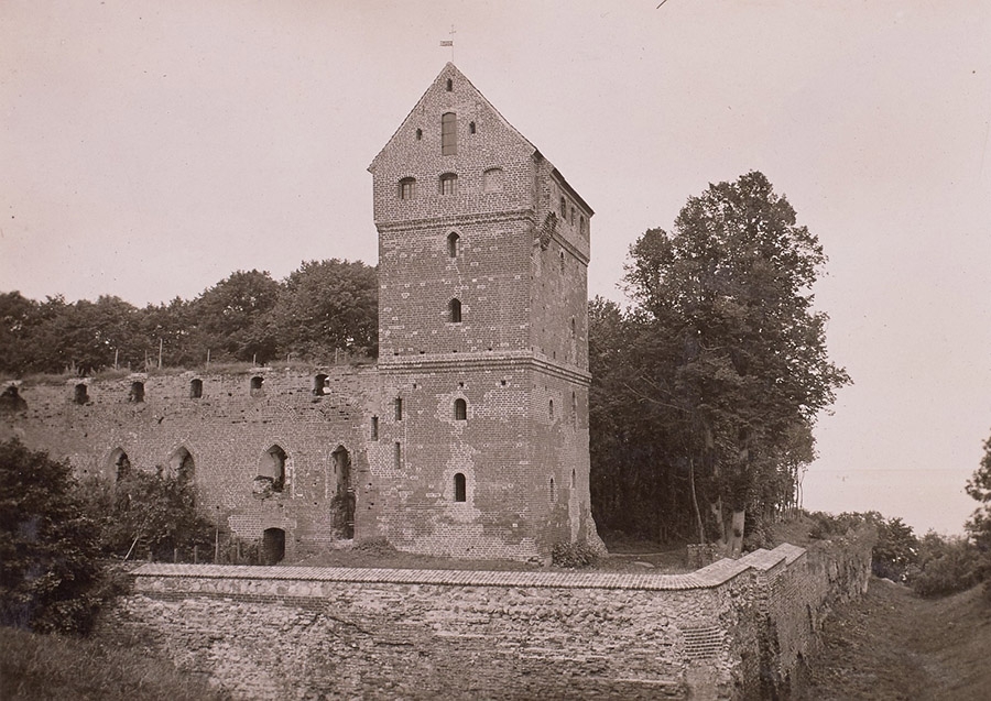 Руины замка Бальга в начале ХХ века
