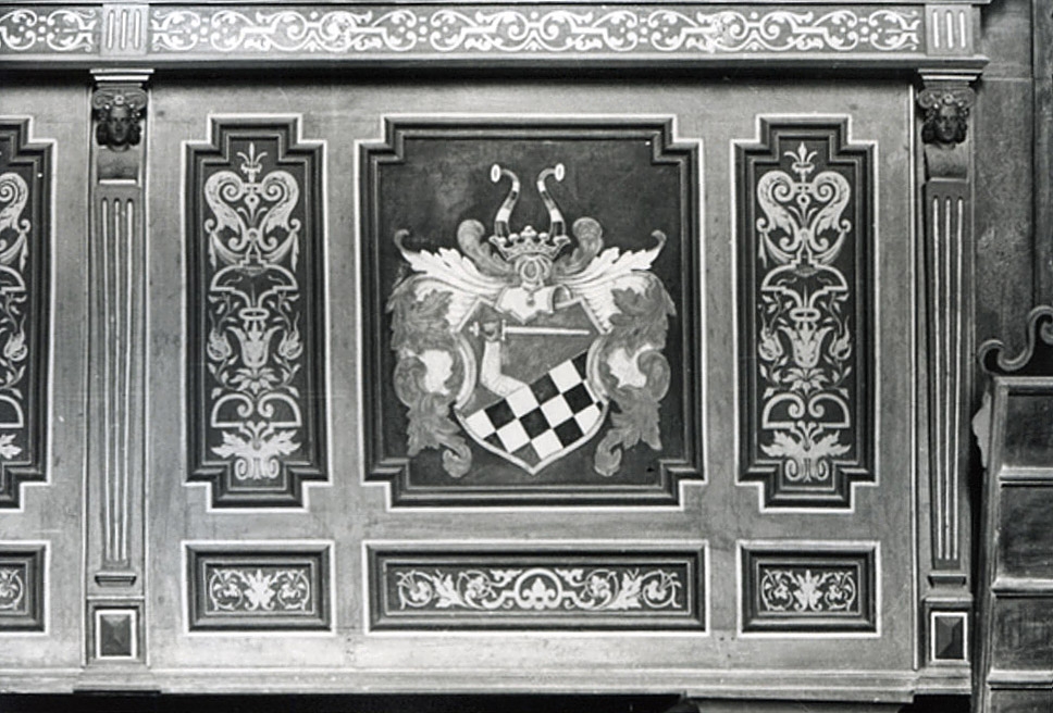 Герб рода фон Глазов в декоре кирхи Бладиау