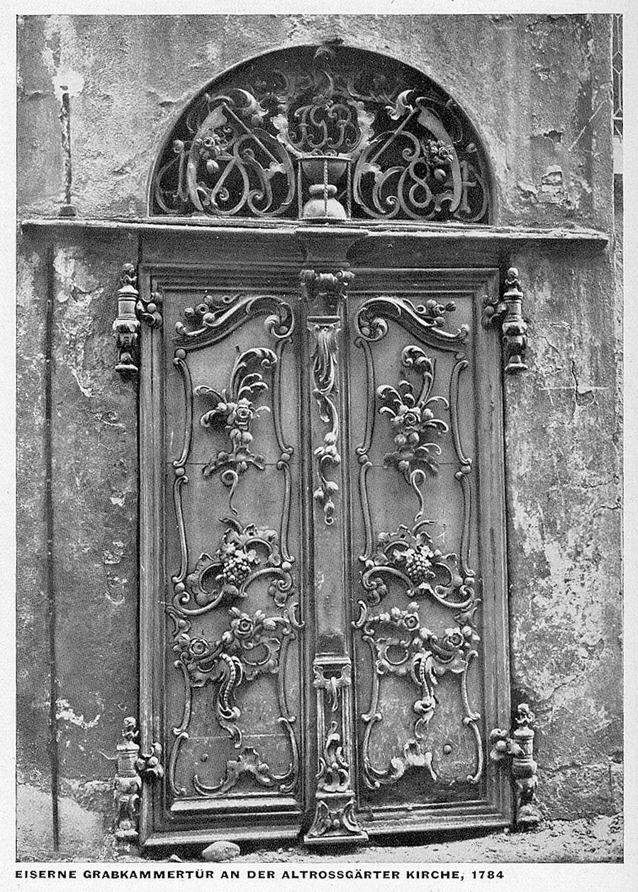 Двери Старой Россгартенской кирхи