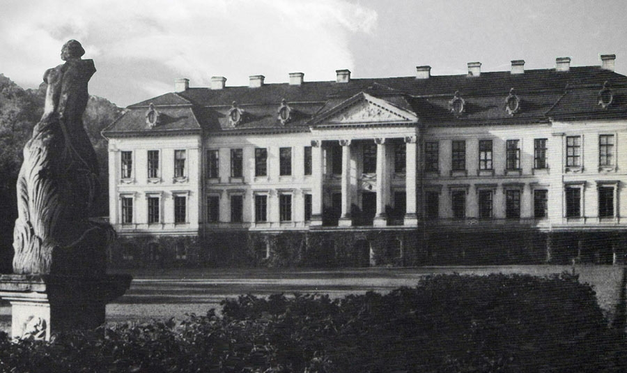 Дворец Фридрихштайн