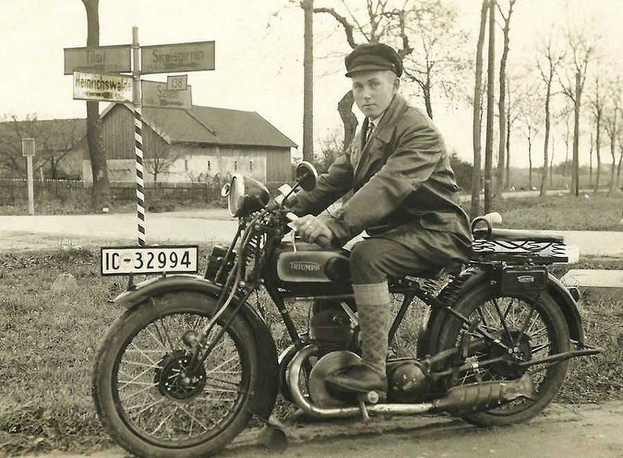 Мотоциклист на дороге в Хайнрихсвальде