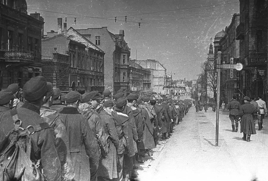 Немецкие пленные на улице Инстербурга