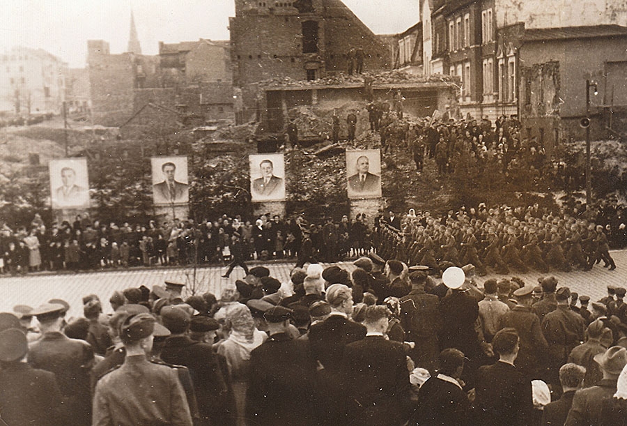 Демонстрация в послевоенном Черняховске