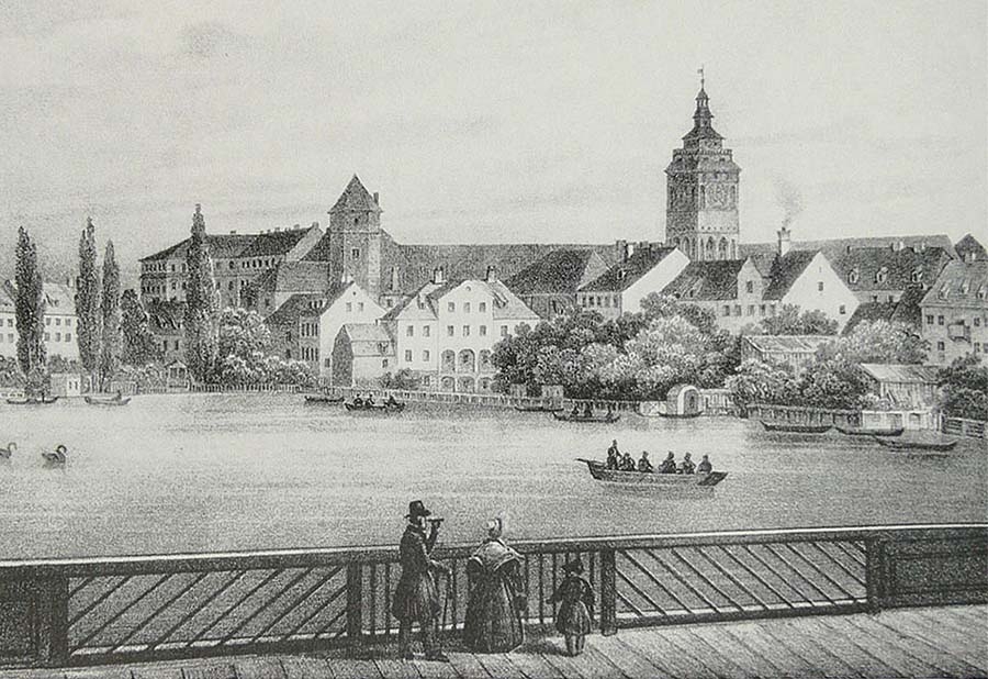 Вид на замок Кёнигсберг со стороны пруда