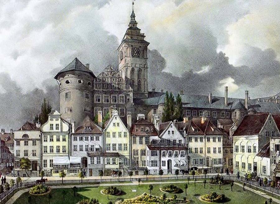 Вид на замок со стороны Альтштедтер Кирхенплац