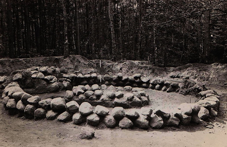 Каменные конструкции раскопанного кругана Бронзового века, Георгенсвальде-Отрадное